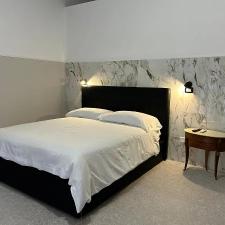 La Del Centro Storico 4* Неаполь